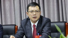 覃昌德參加第三代表團討論